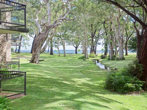 Bay Parklands 23 Ground floor unit with air con complex pool spa tennis court — 4-Star Luxury Hotel in Shoal Bay, Australia
