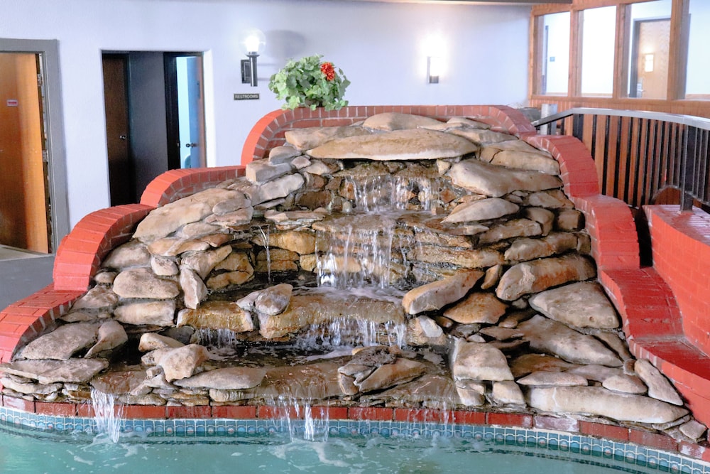 Apple Tree Inn and Suites - photo 20