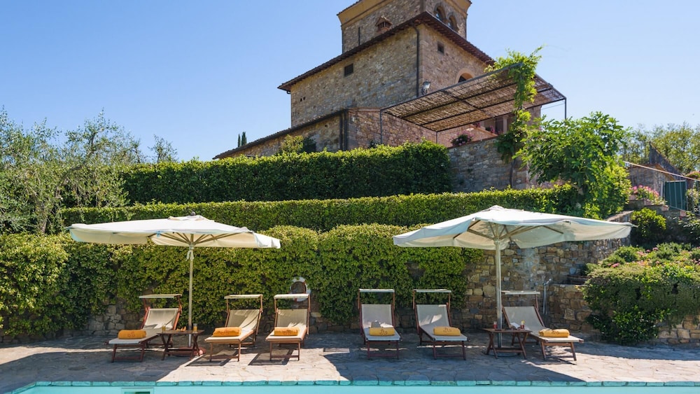 Marangole 12 Emma Villas — 4-Star Luxury Hotel in Radda In Chianti, Italy