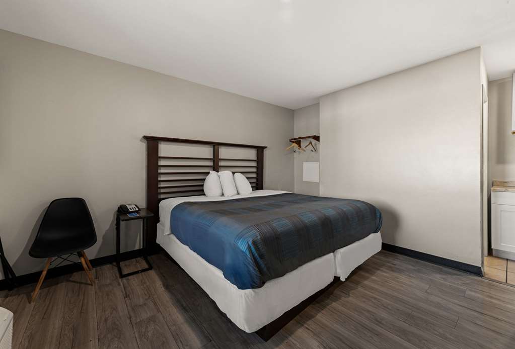 Rodeway Inn Charlotte Independence Blvd. - photo 25