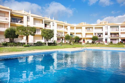 Columbus Beach Apartment — 4-Star Luxury Hotel in Quarteira, Portugal