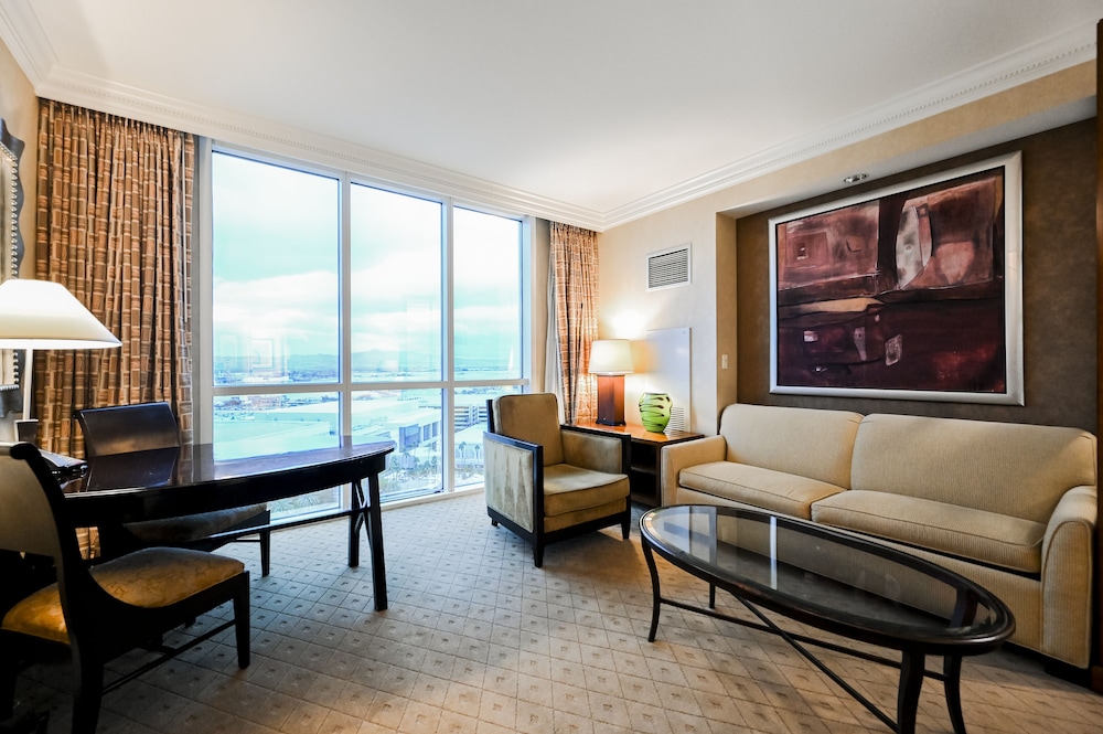 StripViewSuites at Signature - photo 26