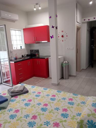 Little house in Kipseli — 4-Star Luxury Hotel in Athens, Greece