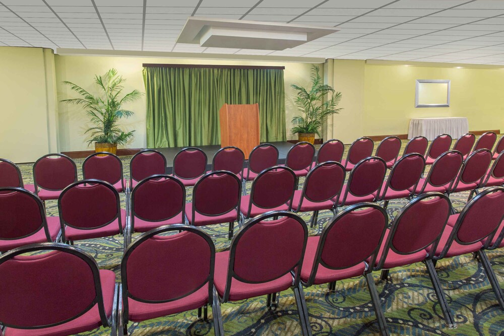 Ramada by Wyndham Hialeah Miami Airport North - photo 17