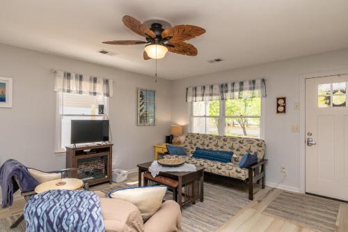 Blu By U by Oak Island Accommodations - photo 4