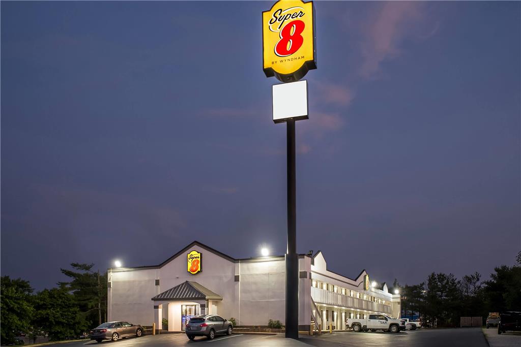 Super 8 by Wyndham Brownsburg - photo 8