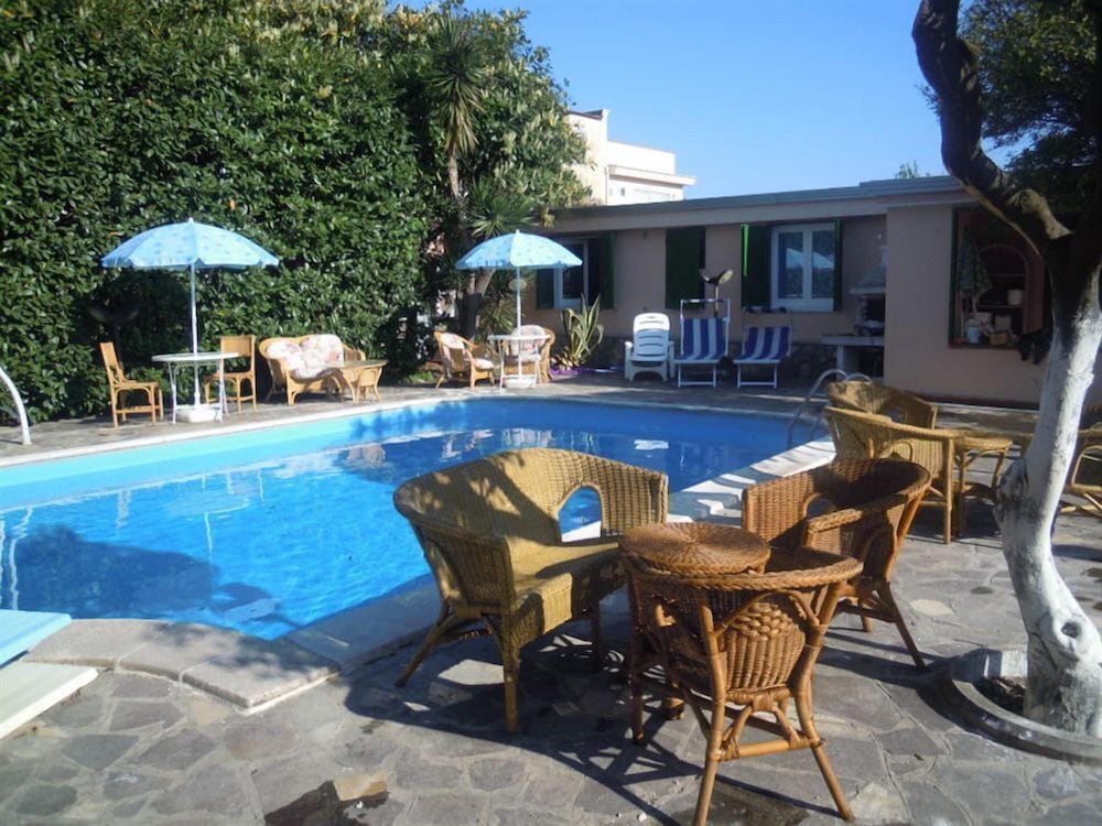 Villa Franca — 4-Star Luxury Hotel in Pompei, Italy