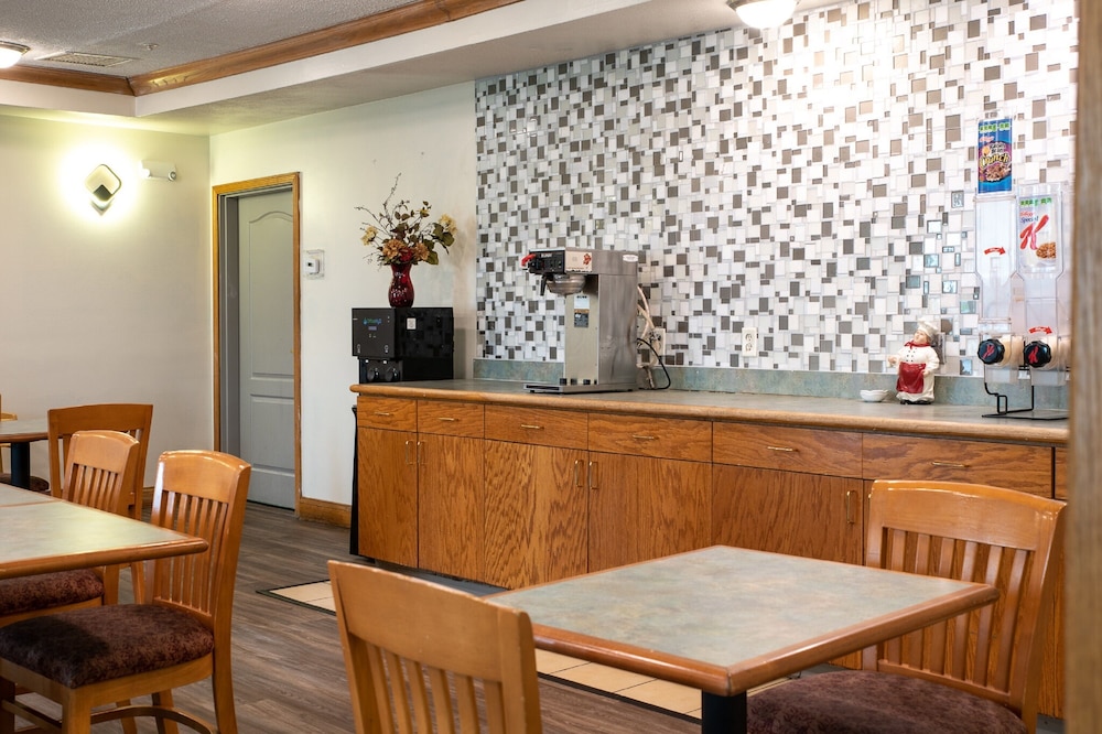 BlissPoint Inn & Suites - photo 27