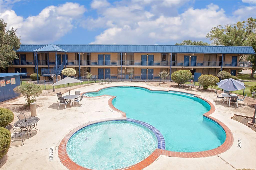 Days Inn by Wyndham Bay City in Bay, United States