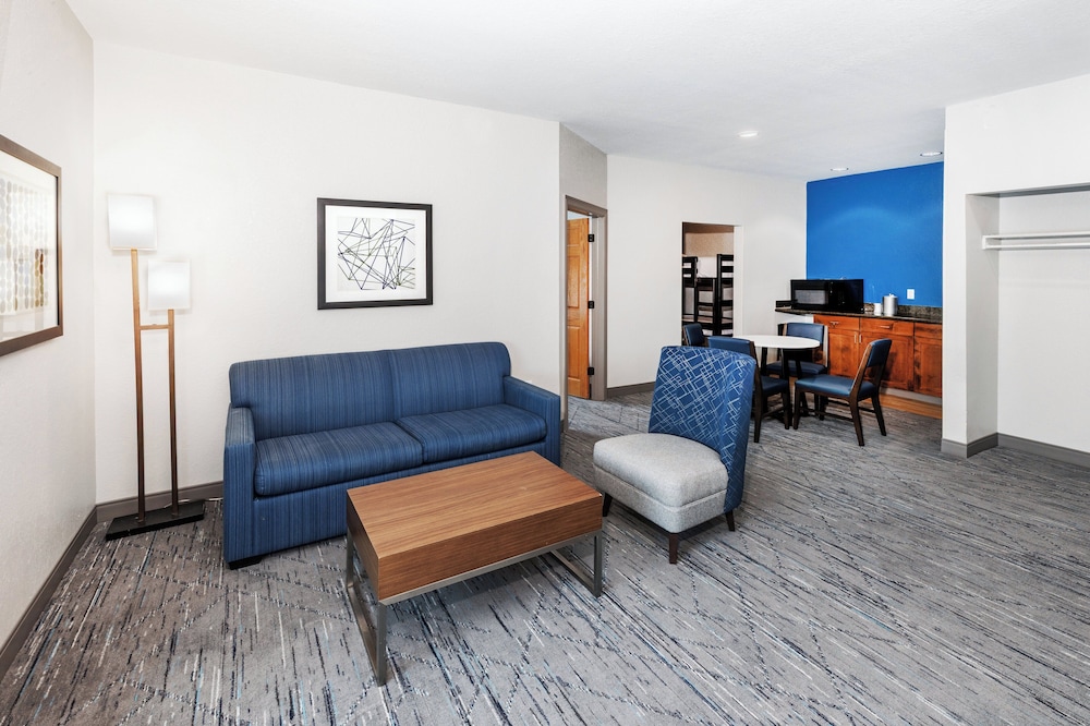 Holiday Inn Express & Suites Tulsa S Broken Arrow Hwy 51 by IHG - photo 7