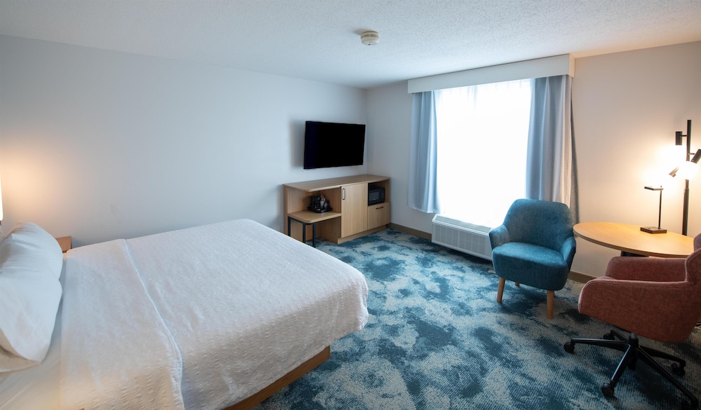 Hampton Inn Presque Isle Maine - photo 11