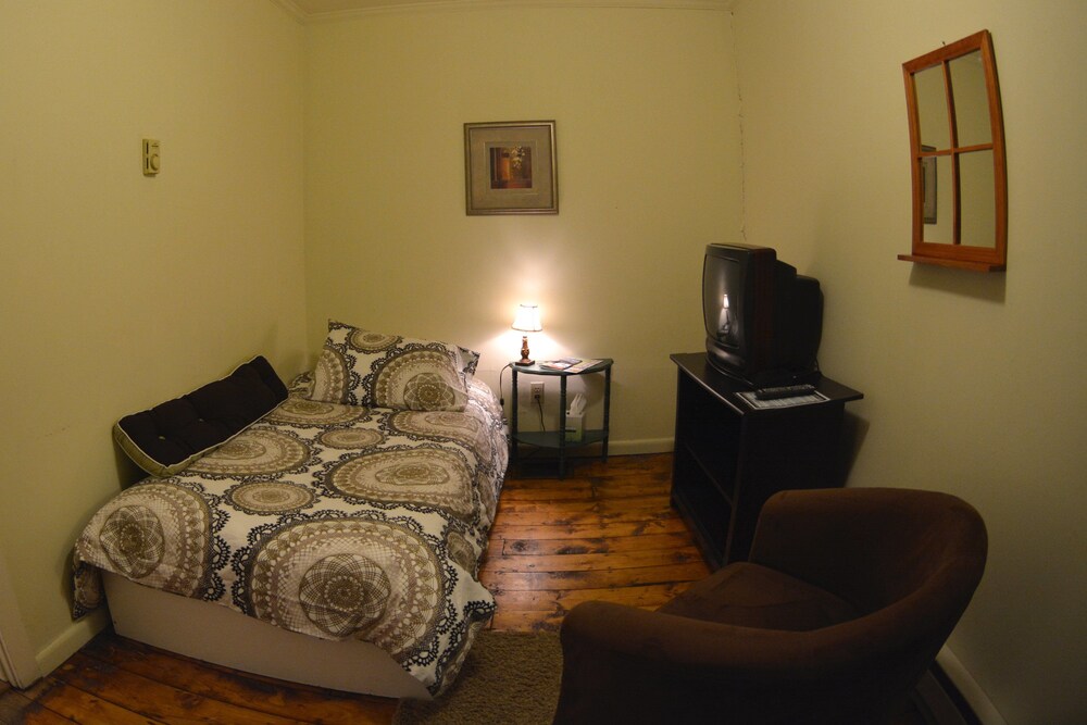 Hyde Away Inn - photo 15