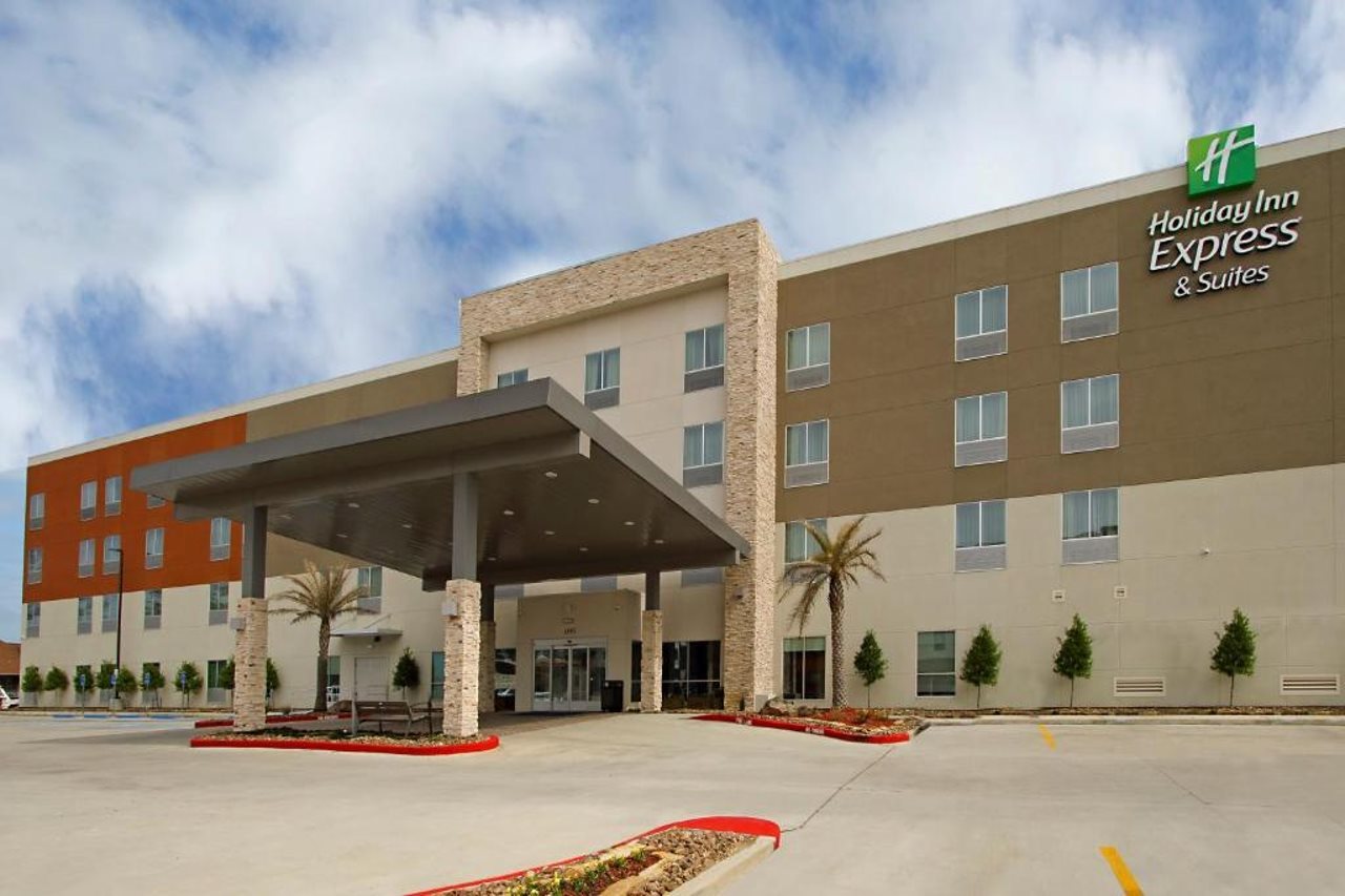 Holiday Inn Express & Suites Lake Charles South