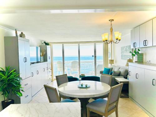 LUXURIOUS Oceanfront Condo 1 bedroom 2 bath Sleeps 4 indoor and outdoor pools Waters Edge Garden City Murrells Inlet SC NO PETS — 4-Star Luxury Hotel in Myrtle Beach, United States