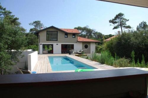 Hossegor Villa LA DESIRADE très belle villa avec piscine et jardin clos idéalement située entre lac et océan à enviro