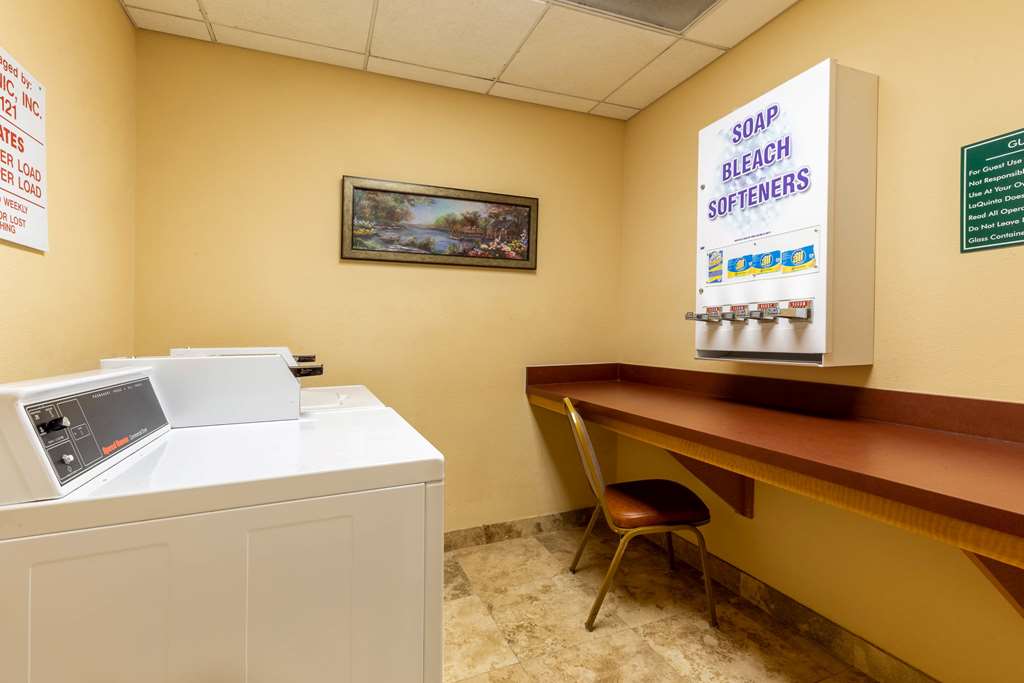 La Quinta Inn & Suites by Wyndham Vancouver - photo 28
