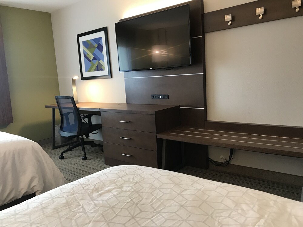 Holiday Inn Express & Suites Hannibal Medical Center by IHG - photo 9