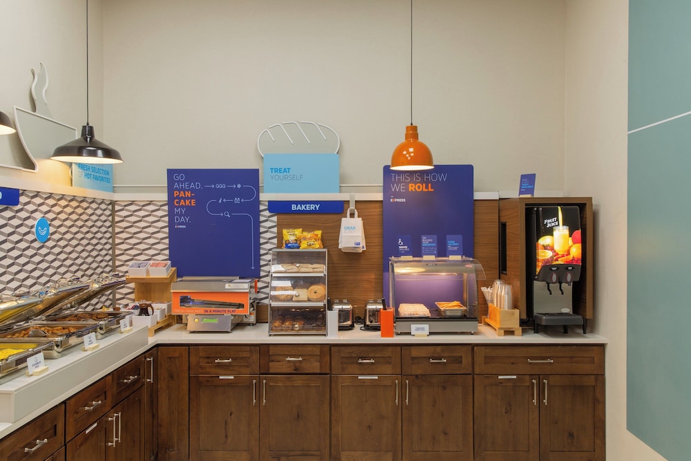 Holiday Inn Express New Rochelle by IHG - photo 46