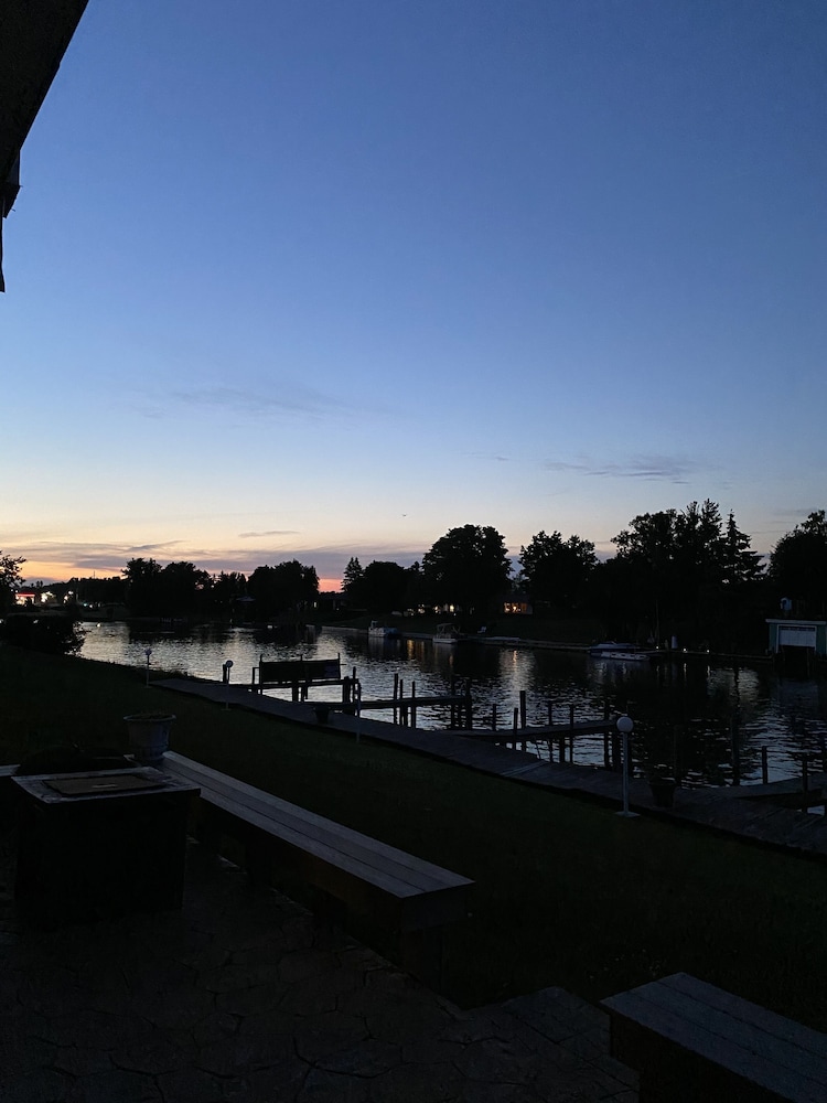 Fleetwood Inn & Suites - photo 33