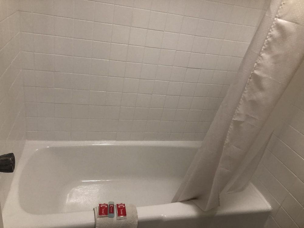 Econo Lodge Urbandale - photo 9