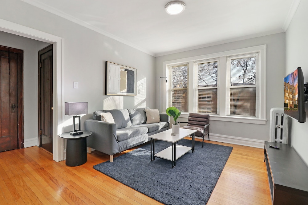 1BR Airy Apartment with Wi Fi Barry 2 — 4-Star Luxury Hotel in Chicago, United States