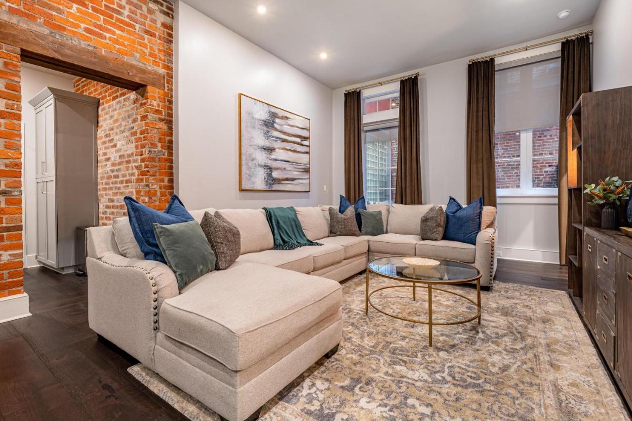 The Crescent in Unknown City, United States