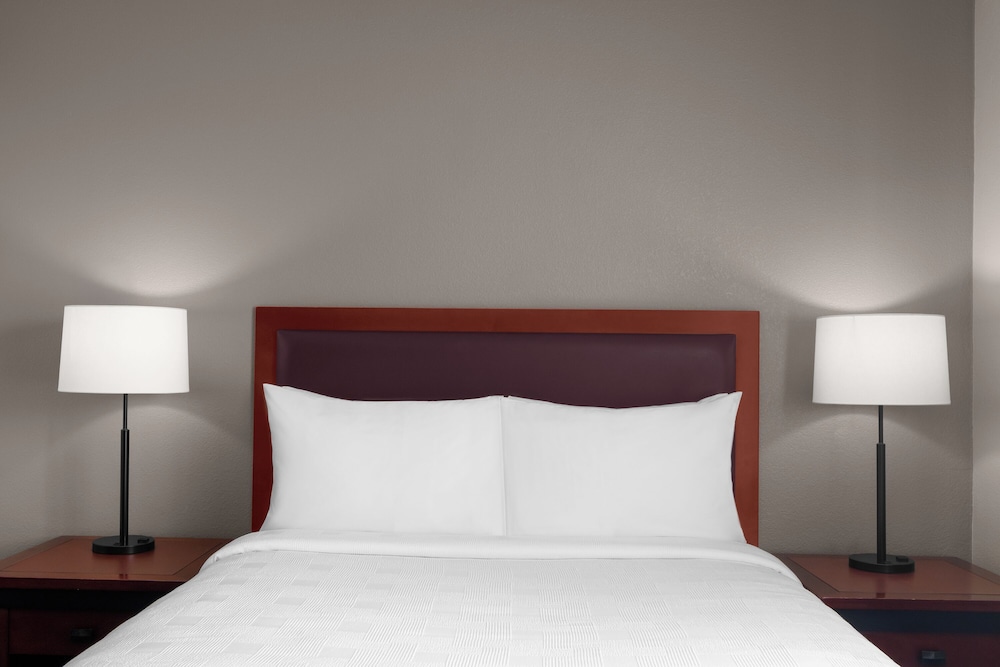 Larkspur Landing Extended Stay Suites Roseville - photo 7