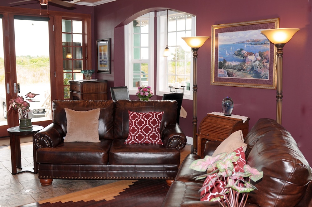The Collins Inn and Seaside Cottages - photo 4