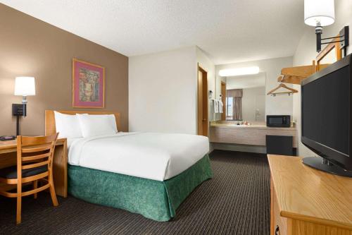 Travelodge by Wyndham Wellington KS - photo 20