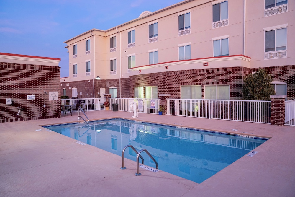 Holiday Inn Express Pembroke by IHG - photo 38