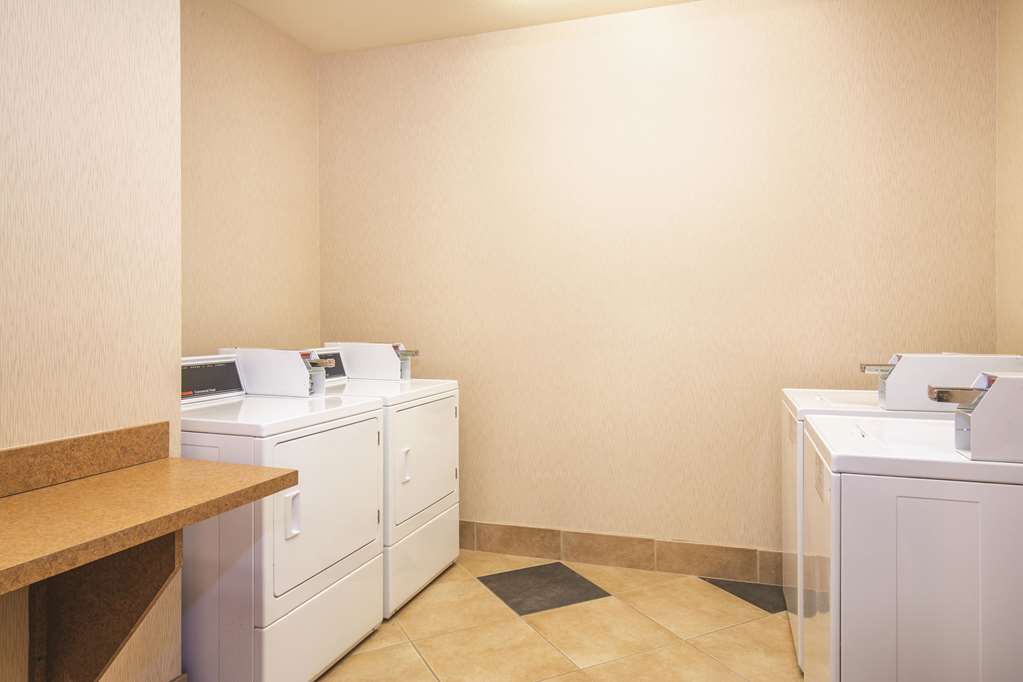 La Quinta Inn & Suites by Wyndham Bentonville - photo 38