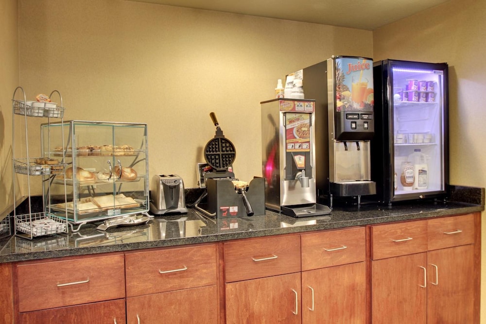Cobblestone Inn and Suites Winterset - photo 55