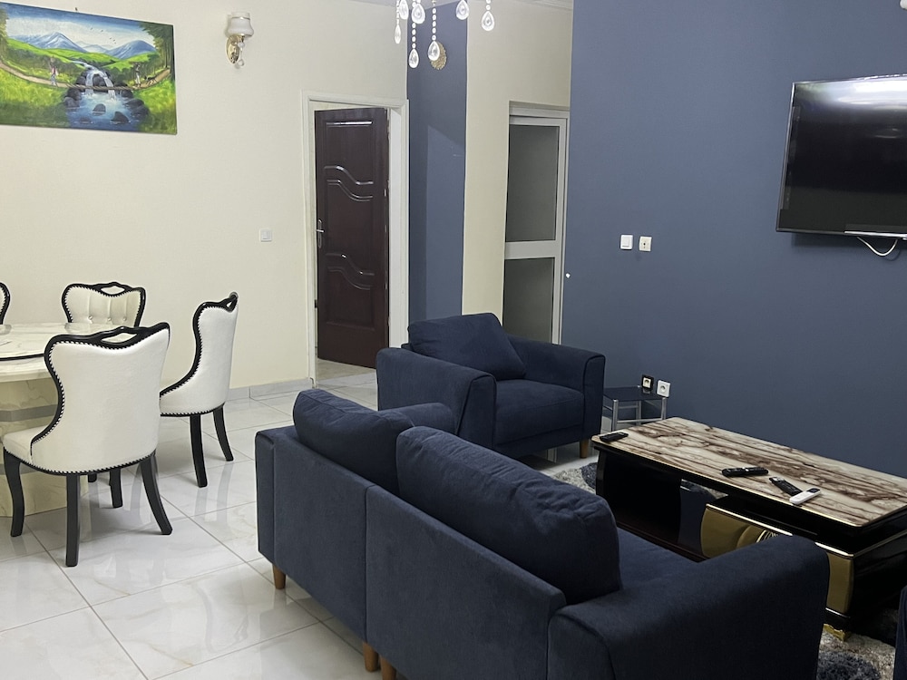 Primeshare Luxury Apartments 3 bedrooms — 4-Star Luxury Hotel in Yaounde, Cameroon