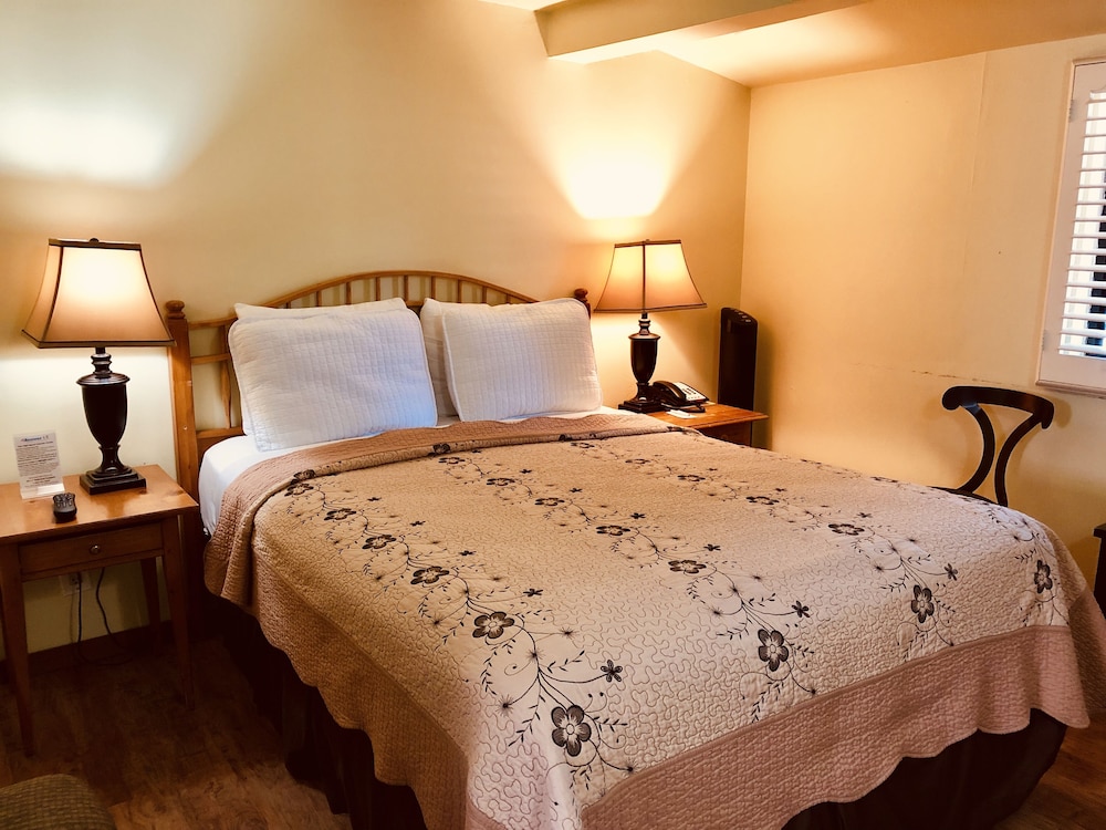 Carmel Resort Inn - photo 13