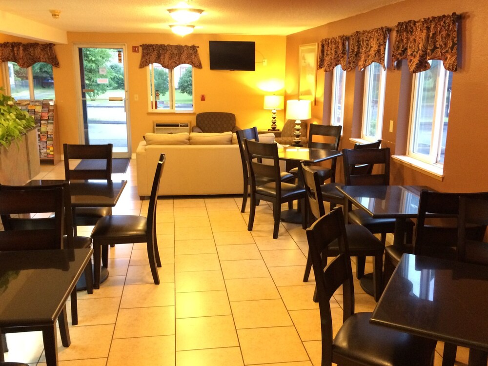 The Varsity Inn North - photo 26