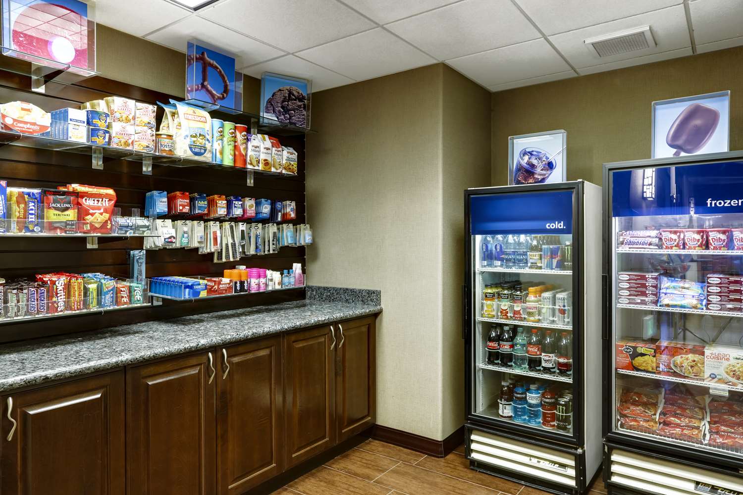 Hampton Inn & Suites Temecula - photo 17