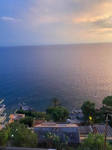 Vue Mer Exceptionnelle Residence Patrizia — 4-Star Luxury Hotel in Ospedaletti, Italy
