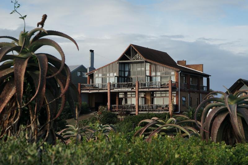 Shaloha Guesthouse on Supertubes — 4-Star Luxury Hotel in Kruisfontein, South Africa