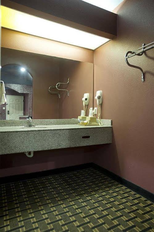 Eagle Inn - photo 10