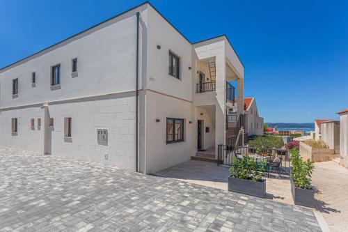 Apartments Ivan — 4-Star Luxury Hotel in Baska Voda, Croatia