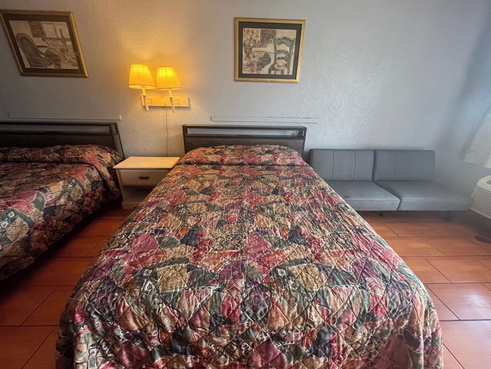 La Posada Inn By OYO Brownsville - photo 21