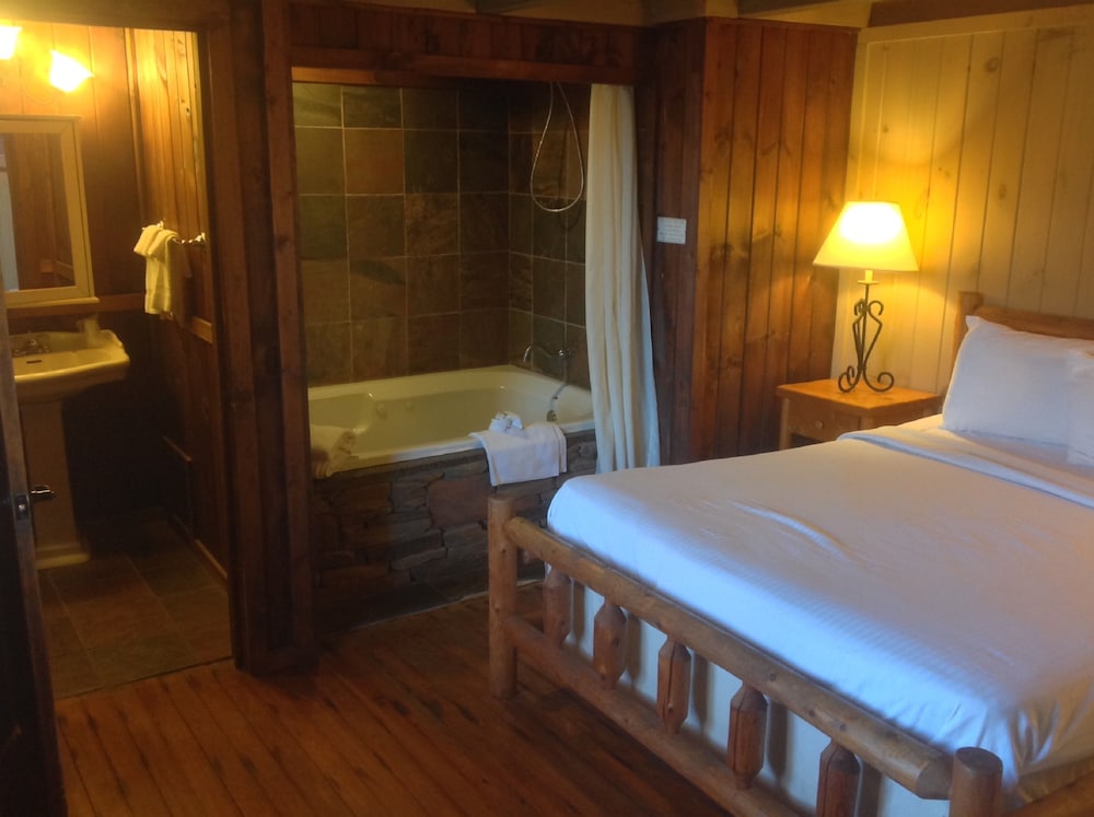 The Smokehouse Lodge and Cabins - photo 21