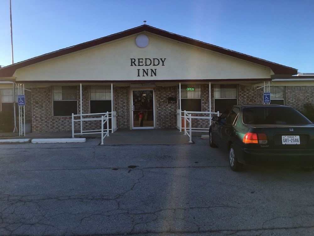Reddy Inn and Suites - photo 36