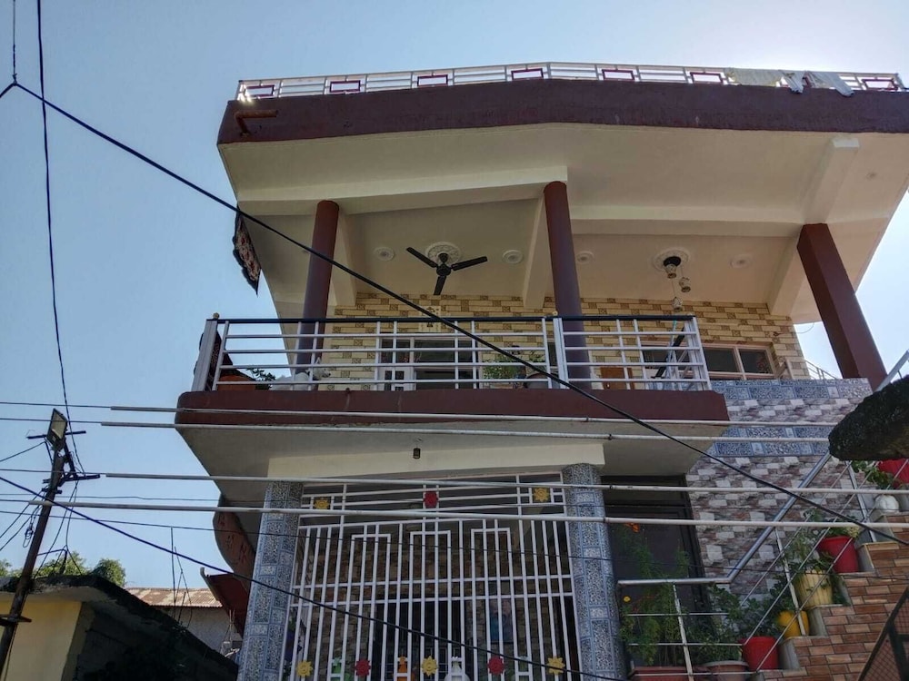 sunset Paradise - carbon neutral hotel in Palampur