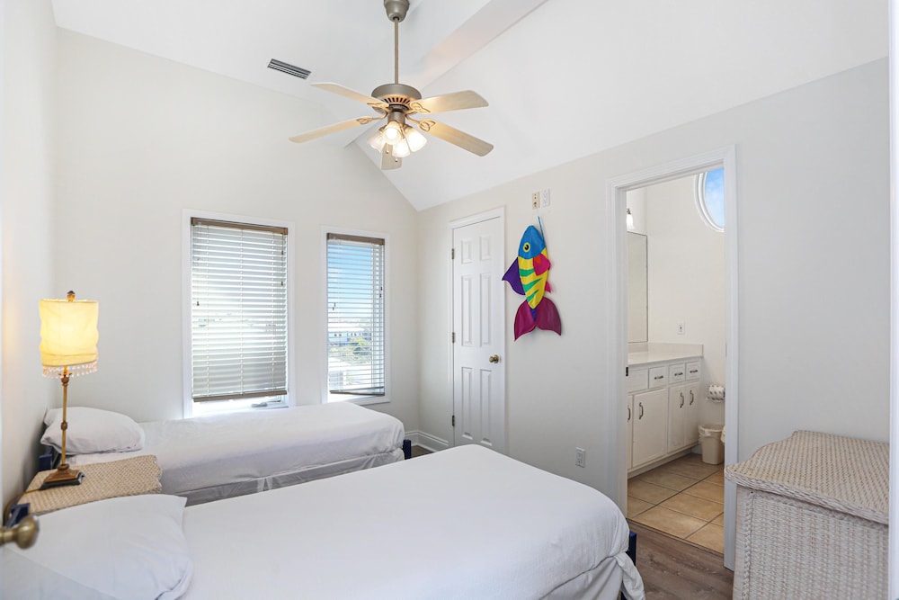 La Mer by Pristine Properties Vacation Rentals — 4-Star Luxury Hotel in Port Saint Joe, United States