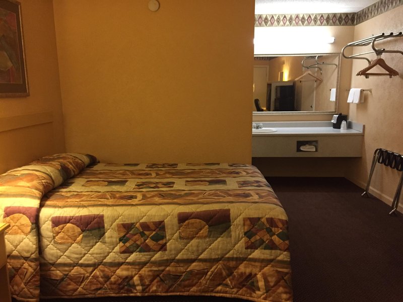 Hilltop Inn Grenada - photo 5