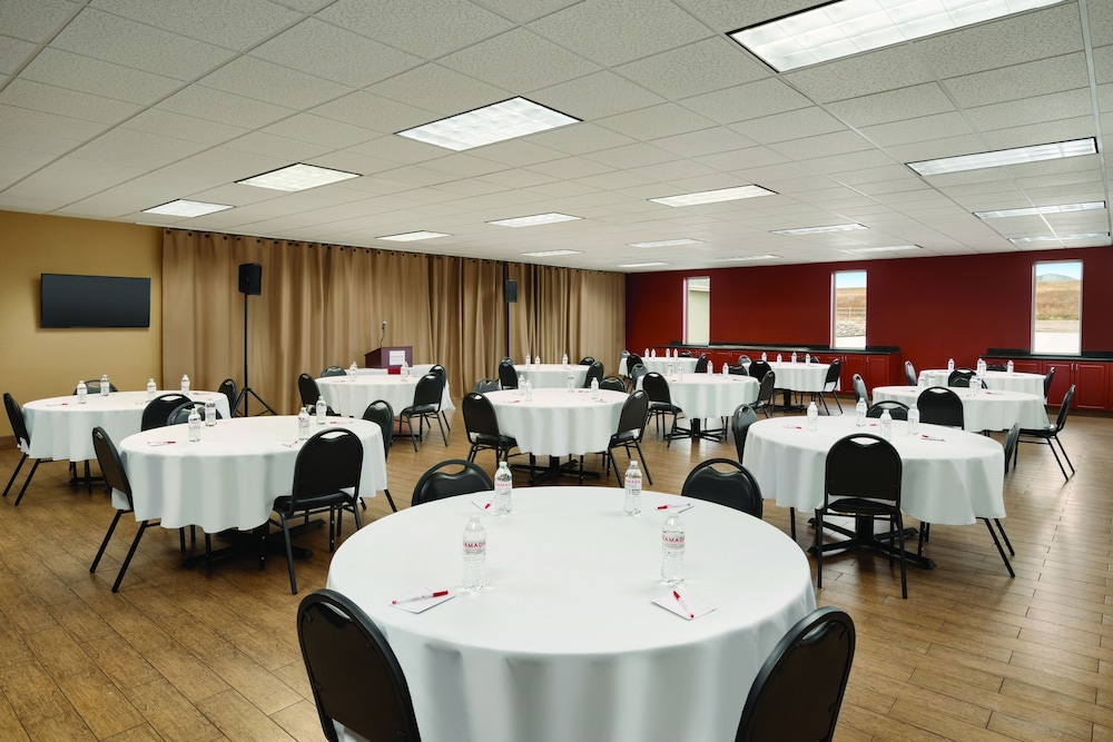 Bakken Airport Hotel and Suites XWA - photo 23