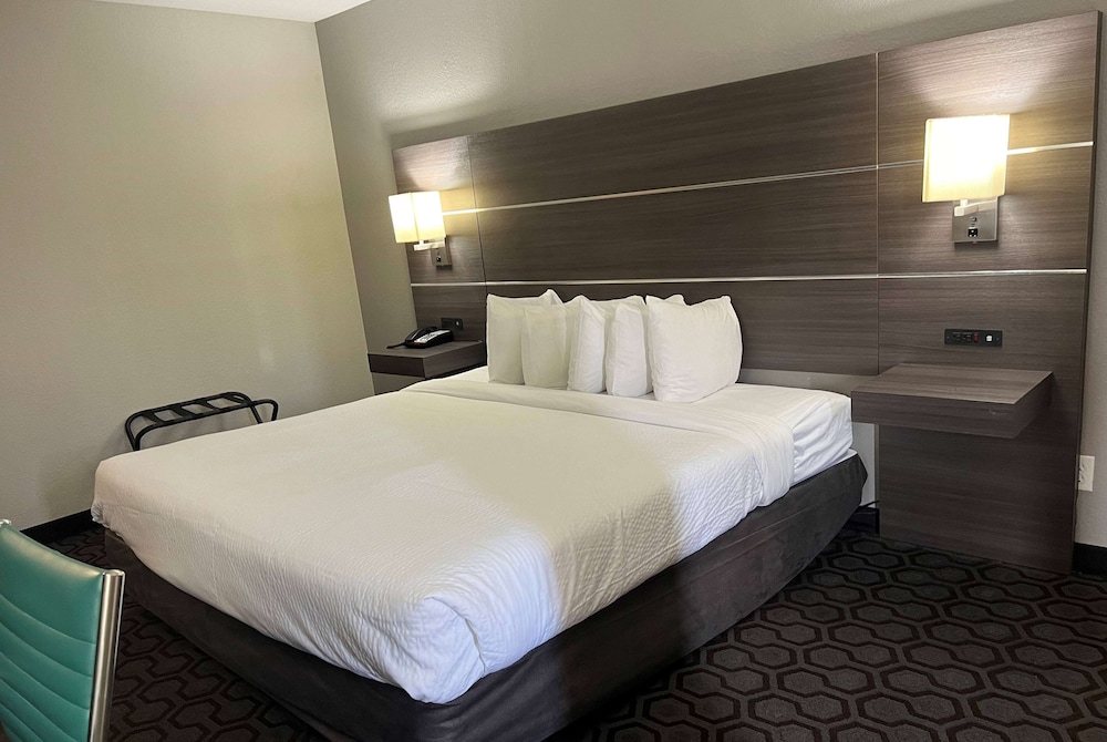 Days Inn by Wyndham Wagoner - photo 23