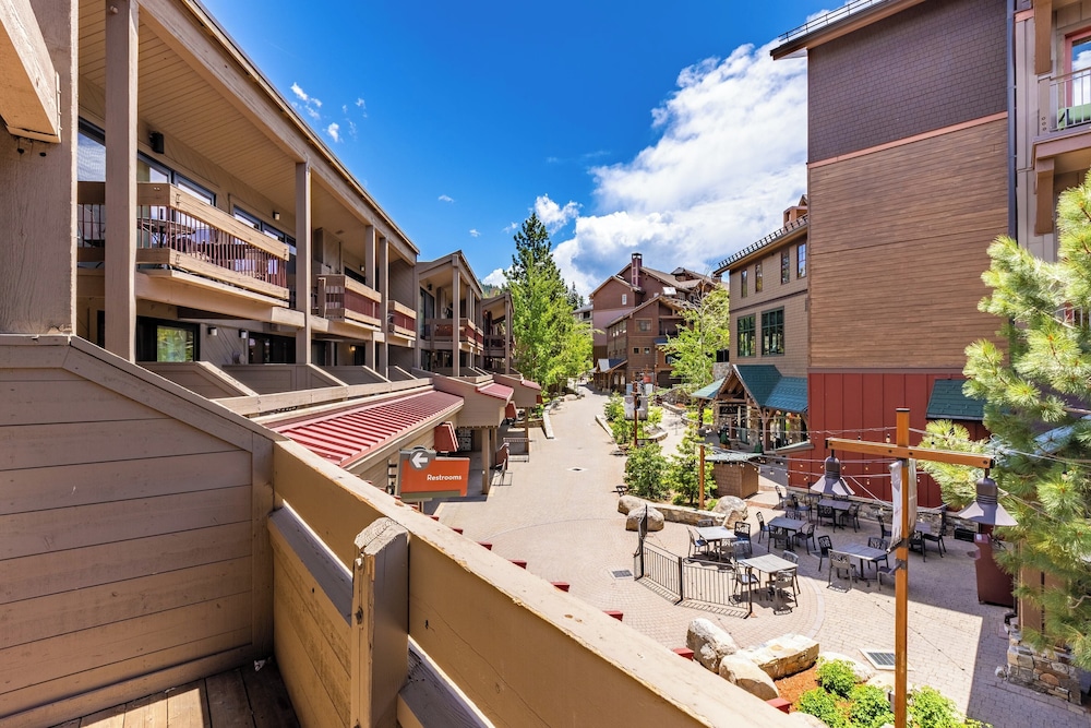 Flurry by Avantstay Tahoe Donner Home w Access to Northstar Resort Community - photo 16