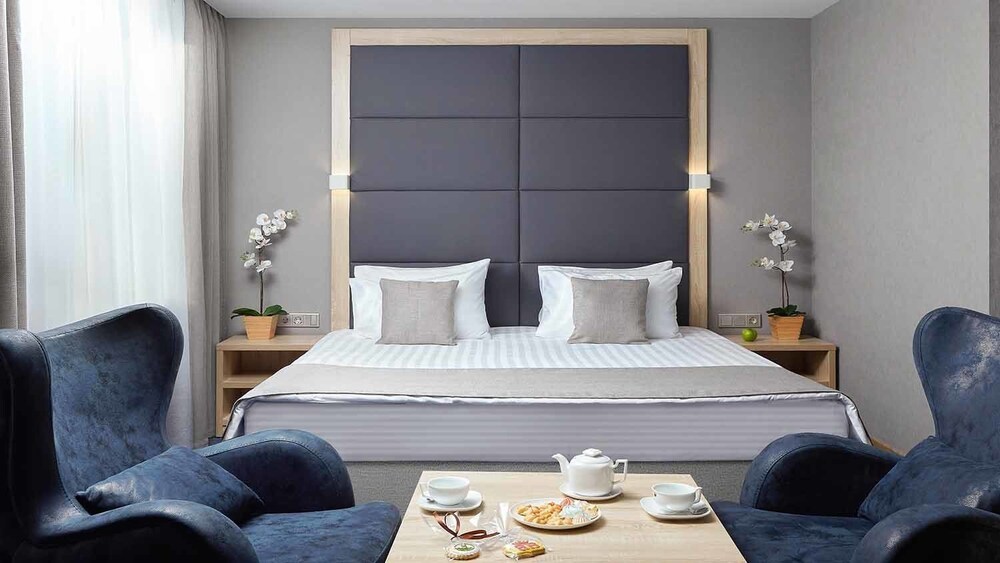 Canberra Premiere Comfort Hotel — Mackinaw